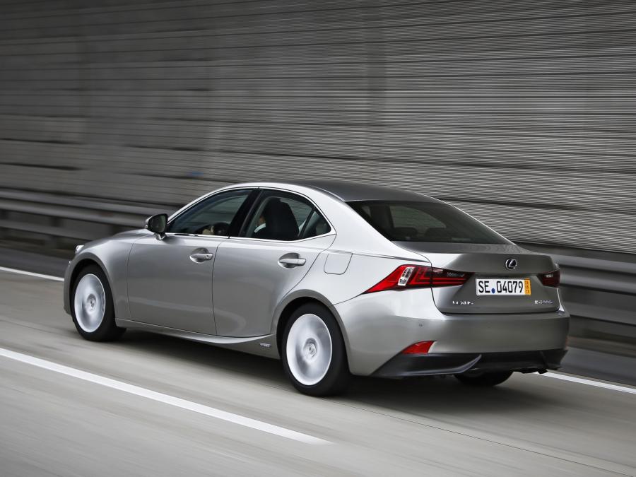  Lexus IS300h 2013 года  (EU) (фото 12 из 16)